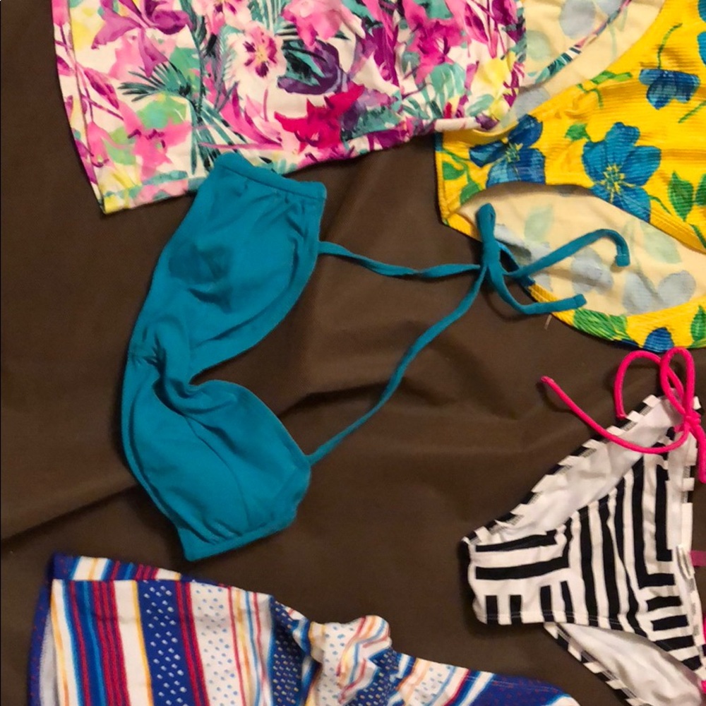 Bathing suits - Picture 3 of 7